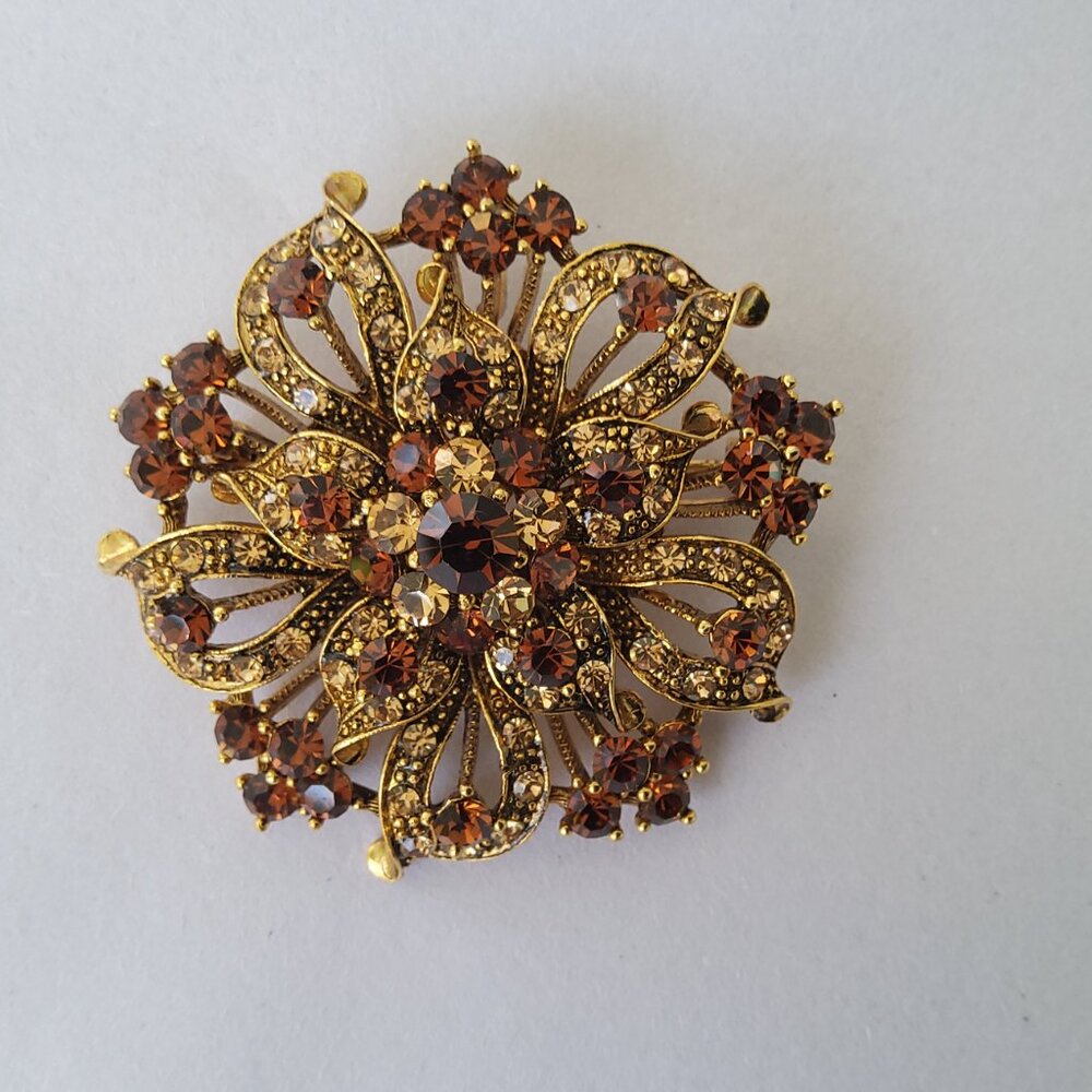 Vintage Brooch with Rhinestones - Picture 8 of 8
